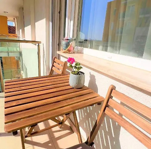 Happy Living W Balcony