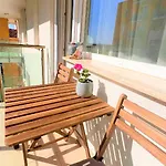 Happy Living W Balcony